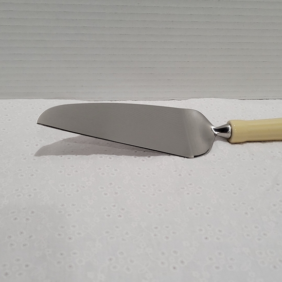Fiesta Ivory ceramic handled pie cake lifter utensil server - Picture 3 of 11